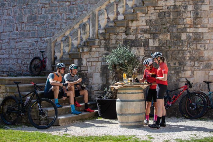 Rovinj: Weekend Bike & Gourmet Tour